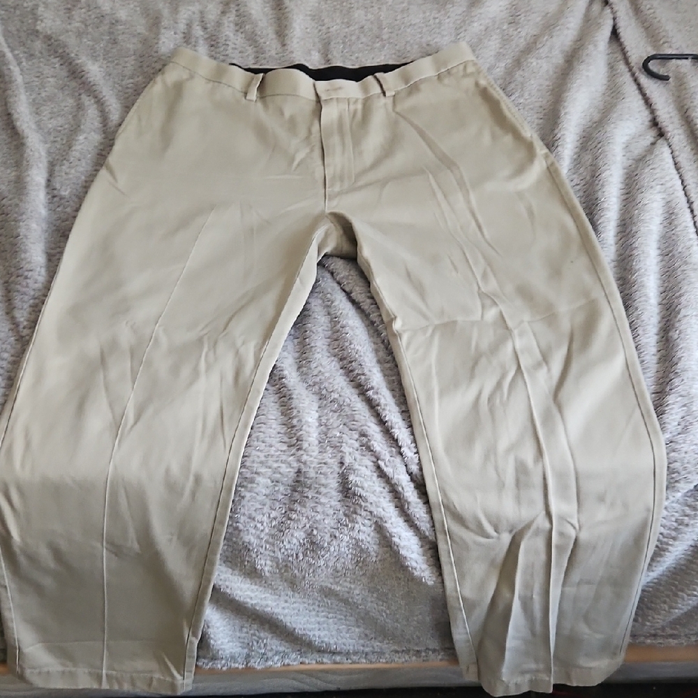 Roundtree & Yorke Men's Khaki Chinos